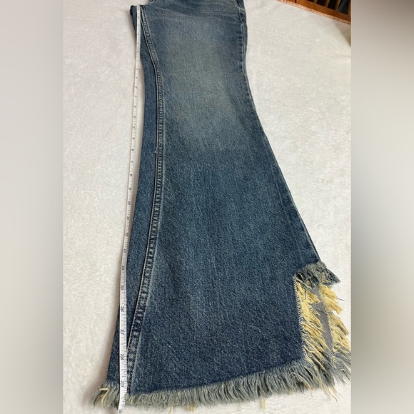 We The Free People Vintage Raw Hem Flared Jeans Size 26 Fringe Cut Out - Picture 6 of 10